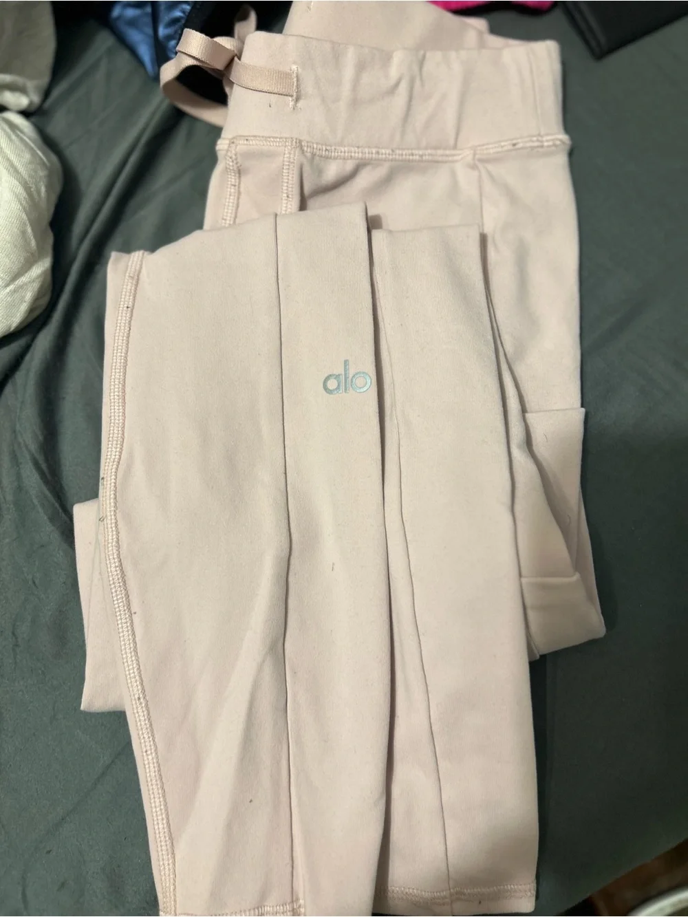 ALO Yoga Light Pink Leggings